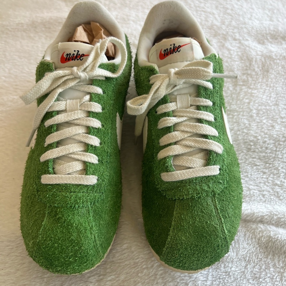 Nike Women’s Vintage Green Cortex strong ups sneakers